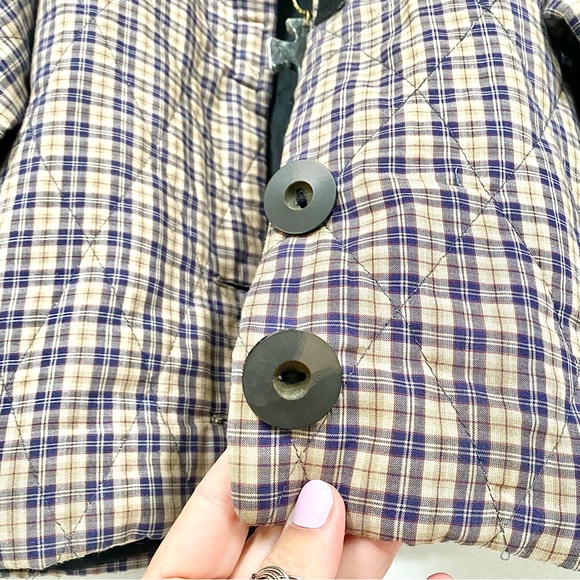 Upcycled Quilted farmhouse boho plaid jacket w floral patchwork back detailing - Picture 7 of 15